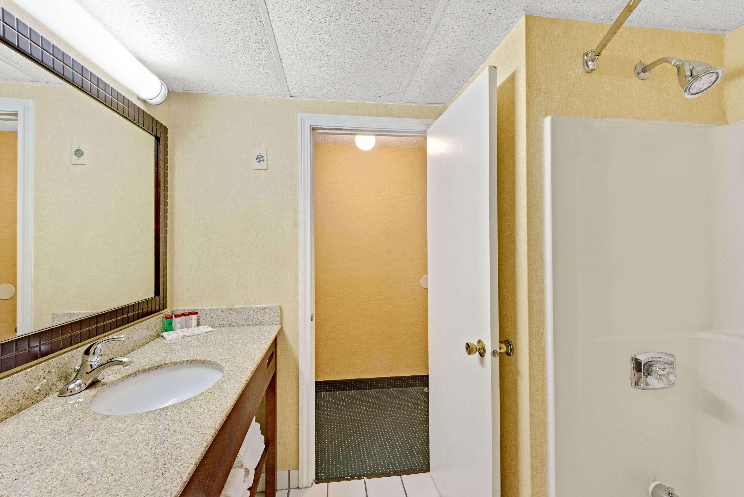 Hotel Ramada By Wyndham Kittery Zewnętrze zdjęcie